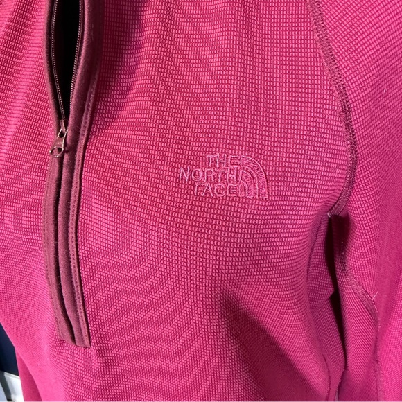 The North Face Magenta Half Zip Pullover, Size Medium - Picture 2 of 9